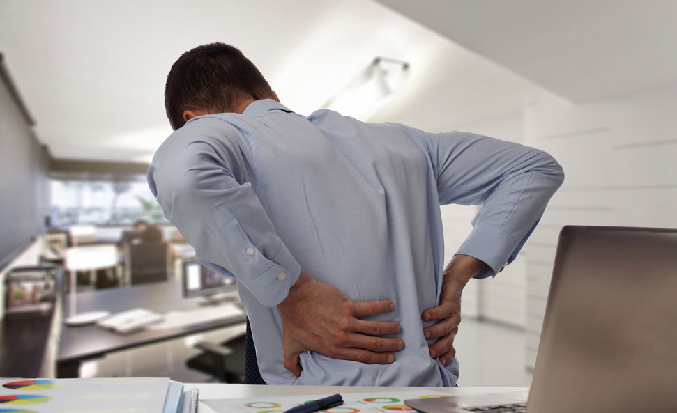 5 exercices simples pour corriger votre posture au bureau (et soulager les douleurs)